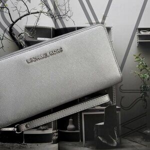 Michael Kors Fancy Jet Set Silver Purse Wallet